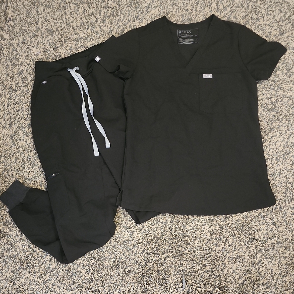 Figs Black Scrub Set with Light Gray Accents